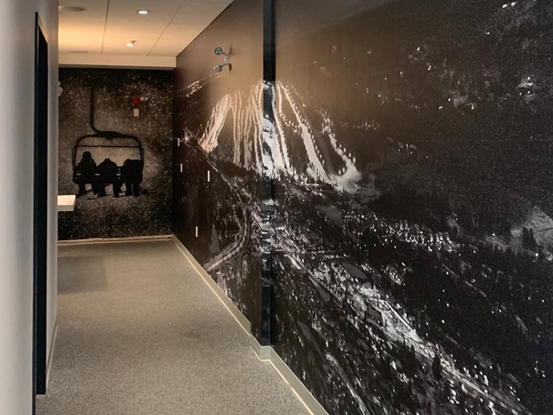Murale_autocollante - mont saint-sauveur 2